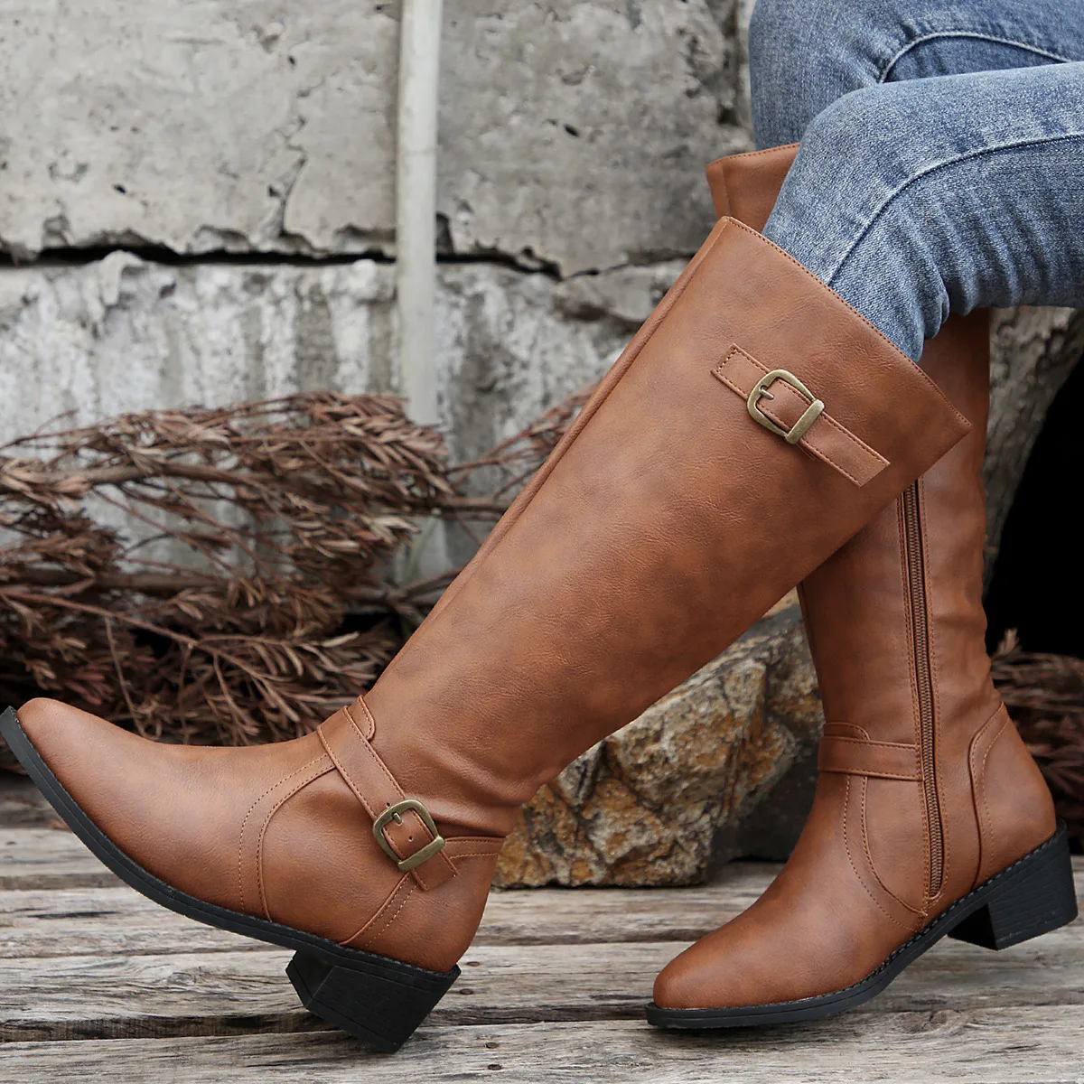 

Large-sized belt-buckle high-top knight boots for women in the autumn retro style, with thick heels and long side zipper leather