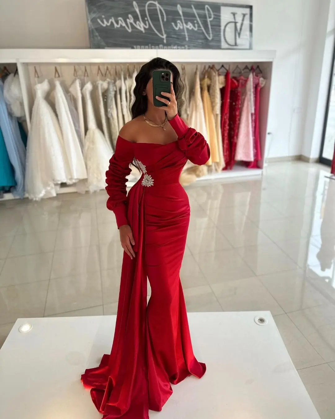 

Vintage Mermaid Prom Dresses Long Sleeves Pleated Beadings Red Evening Dresses Floor Length Formal Occasion Party Dresses