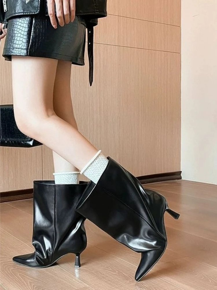 Botas Altas de Cuero Suave Negro con Punta Fina y Tacón Delgado, Estilo Slouchy, Caña Ancha, Botas de Caballero Arrugadas, Calzado Chic 2026