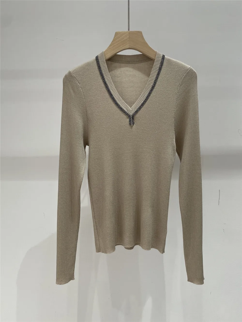 

25 Early Autumn New Heavy Industry Chain V-neck Slim Fit Long Sleeve Women's Knitted Top