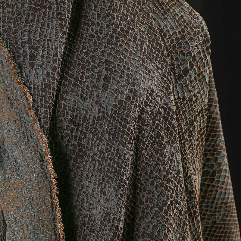 

Роскошная жаккардовая ткань, красный, черный плед с текстурой змеиной кожи, винтажный стираный материал для шитья платьев своими руками, дизайнерская одежда