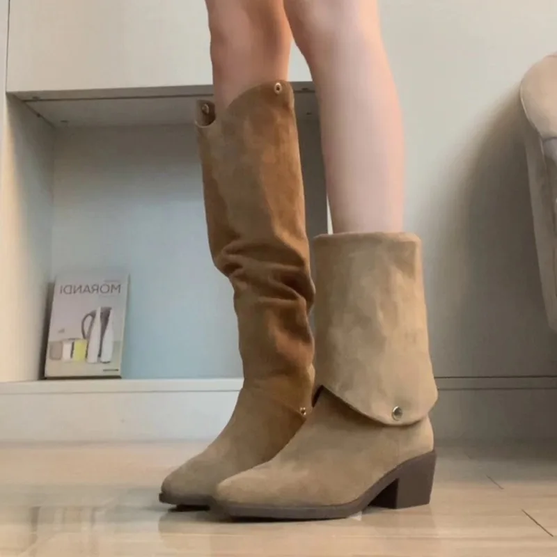 Khaki-Wildleder-Western-Kniestiefel, spitze Zehenpartie, Blockabsatz, umklappbare Manschette, locker geschnittene, geraffte Vintage-Cowboy-Schuhe – Detail 4