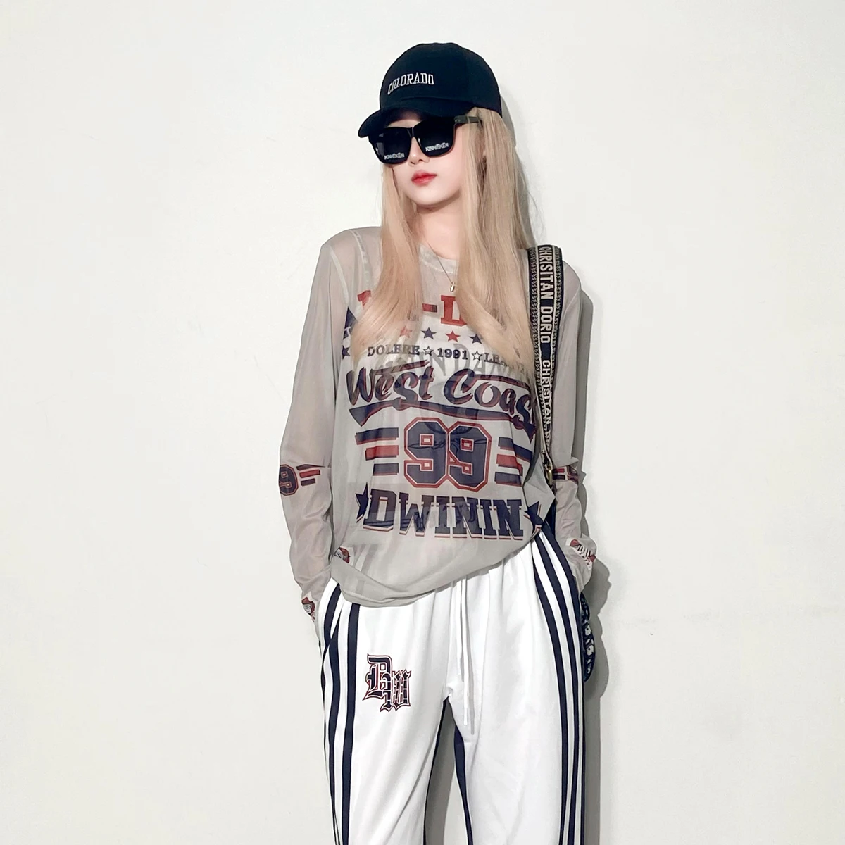 

Модный летний повседневный женский комплект из двух предметов из полиэстера, омолаживающий и стройнящий, в уличном стиле