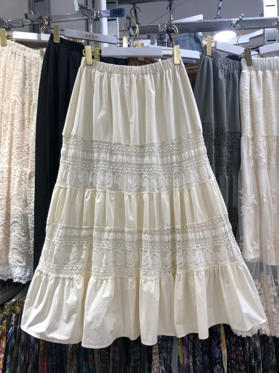 

Retro Heavy Embroidery Lace Hook Long Skirt Elastic Waist Hollow out Pattern f Body Skirt Casual High Waist Cake Skirt Loo...