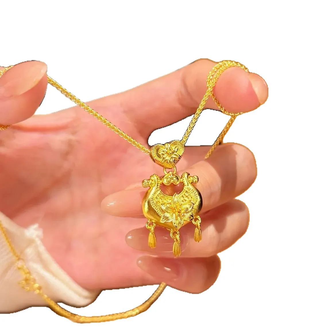 Vietnamese Gold Plated Qianxi Series Lily Ruyi Lock Pendant Necklace Tassel Clavicle Jewelry Perfect Festival Gift