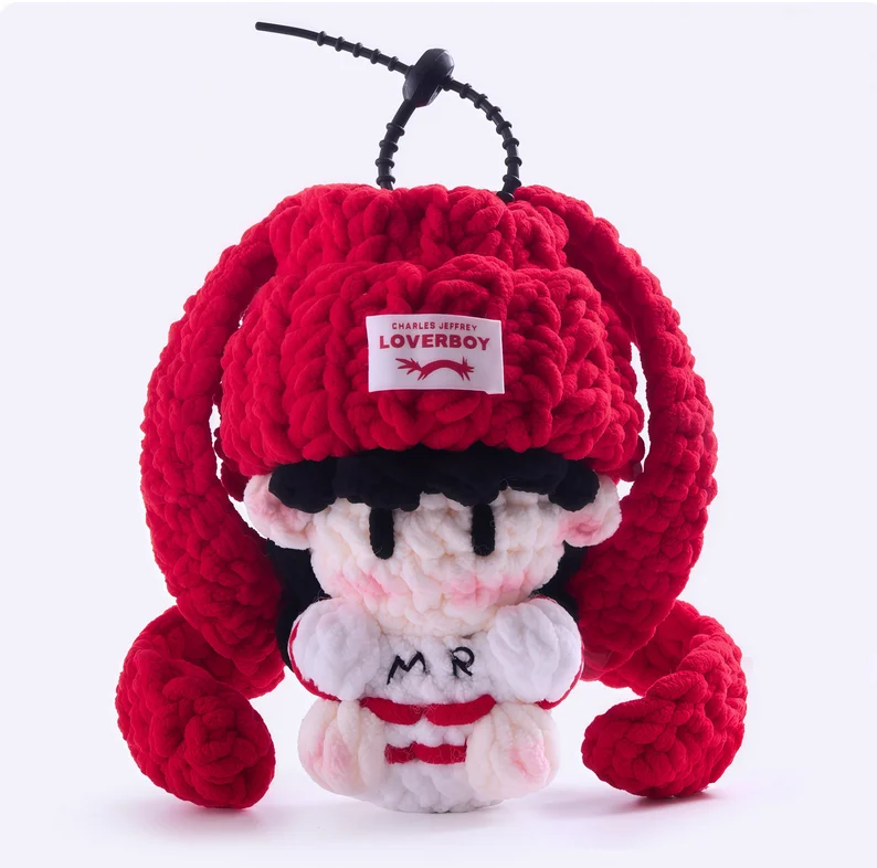 Celebrity merchandise, handmade crocheted dolls, concert support materials, and keychains.