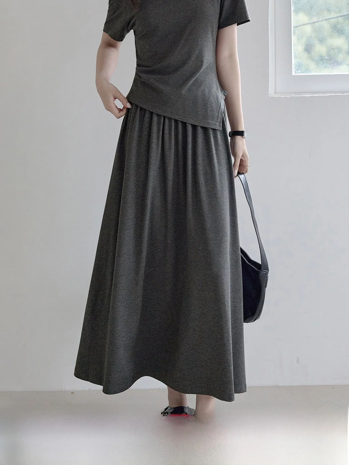 

Темно-серая женская юбка А-силуэта с высокой талией, летняя новинка, драпированная, повседневная, стройнящая, в корейском стиле, плиссированная, для офиса