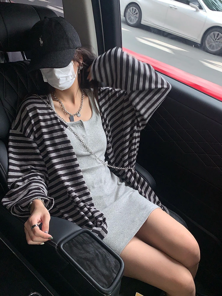 Harajuku Y2k Top Black Gray Striped Cardigan 2022 Autumn Loose Casual Long-Sleeved Top Woman Clothes Grunge Korean Fashion