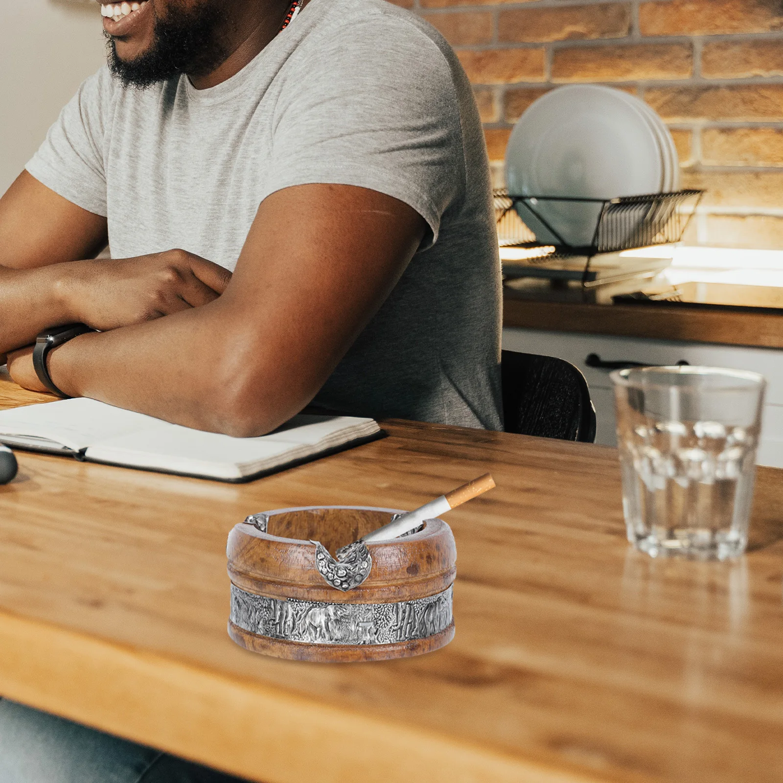 

Wooden Elephant Ashtray Decorative Retro Soot Container Suitable for Home Office Study Creative Design Cigarette Holder Desktop