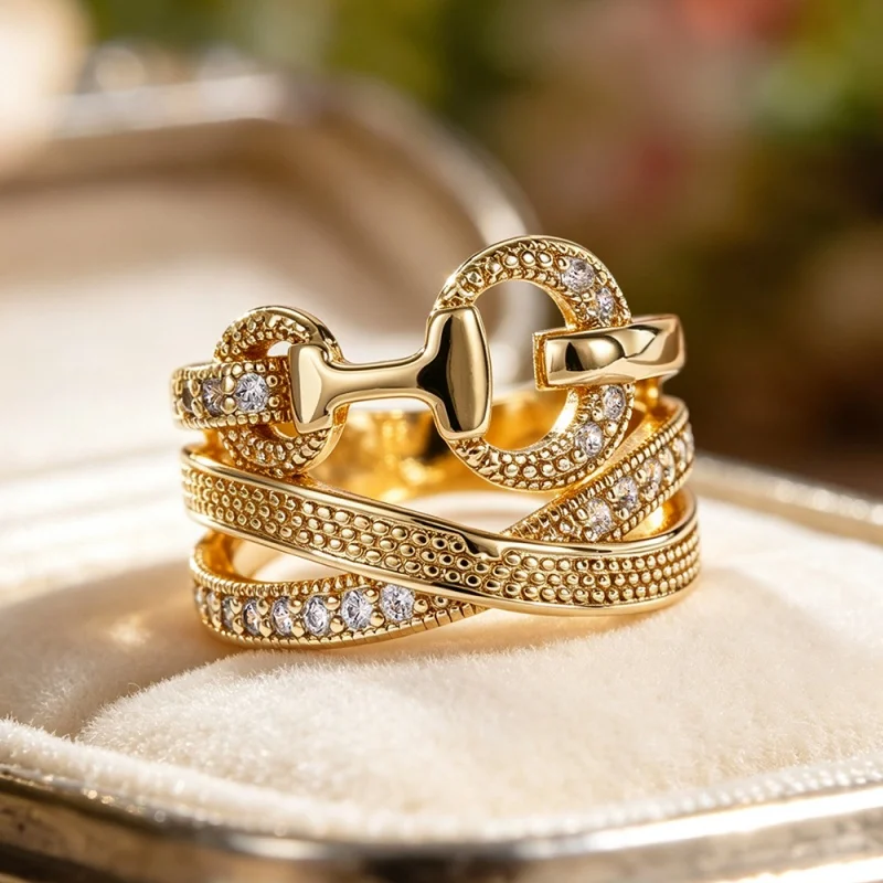 Huitan Gliederkettenring mit breitem Band für Damen/Herren, mikrobesetzter CZ, hohle ineinandergreifende Kette, Statement-Schmuck im Punk-Stil für Party und Mode.