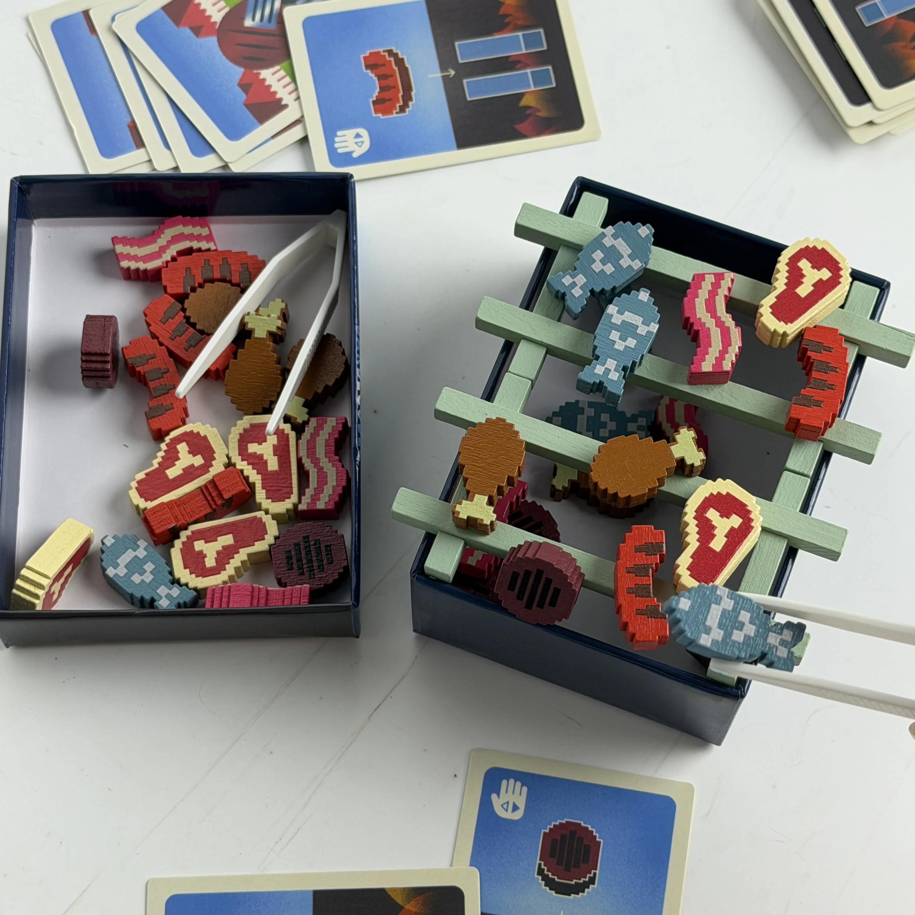 Barbecubes-Spiele - Perfekt für Familienspielabende, mit Fingerspitzen-Übungen, Lachen und einem aufregenden Kartenspiel. – Detail 8