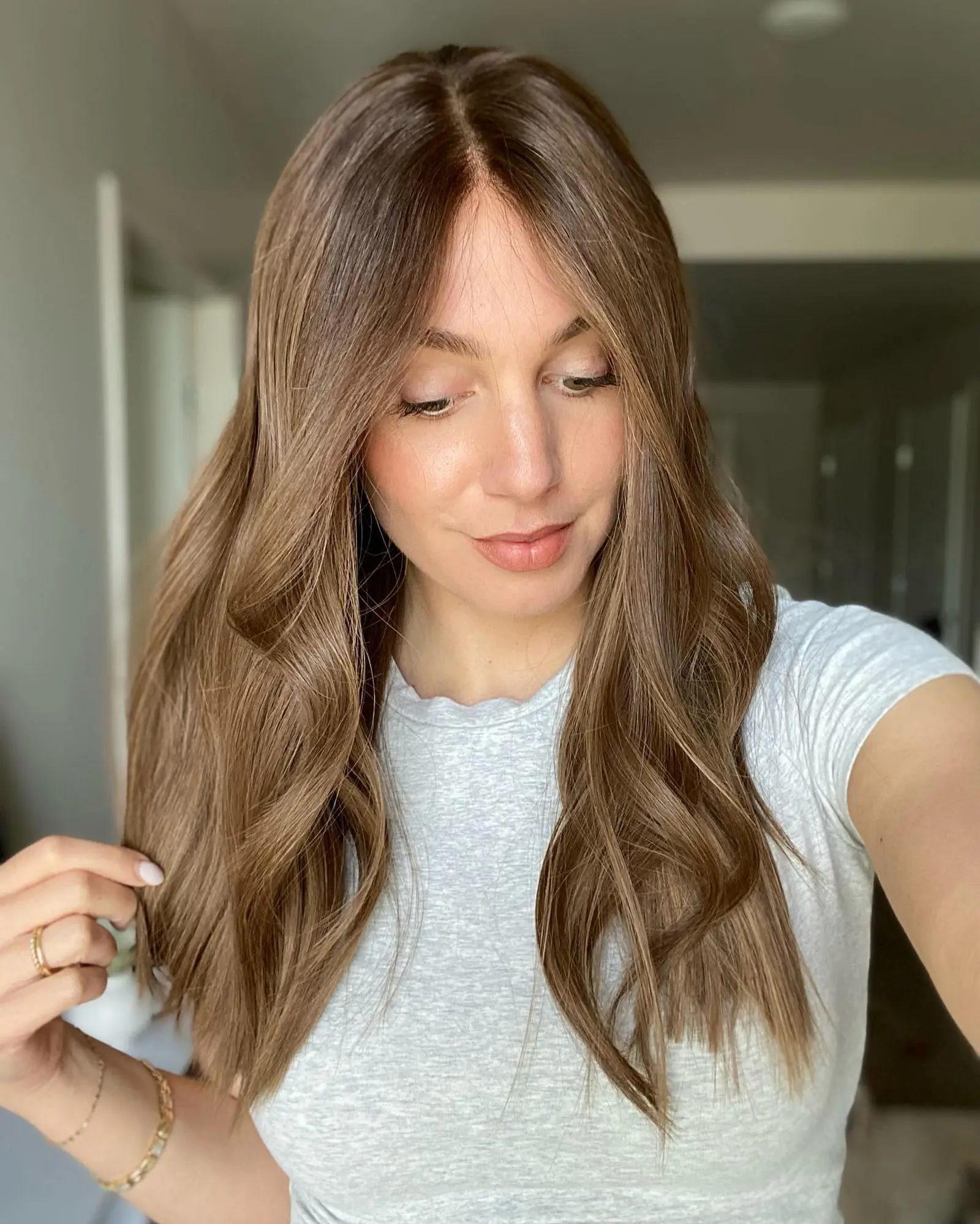 Parrucca con radici ombre marroni medie calde di vendita superiore Parrucca senza colla Wear and Go Parrucche frontali in pizzo sintetico con onda del corpo di media lunghezza