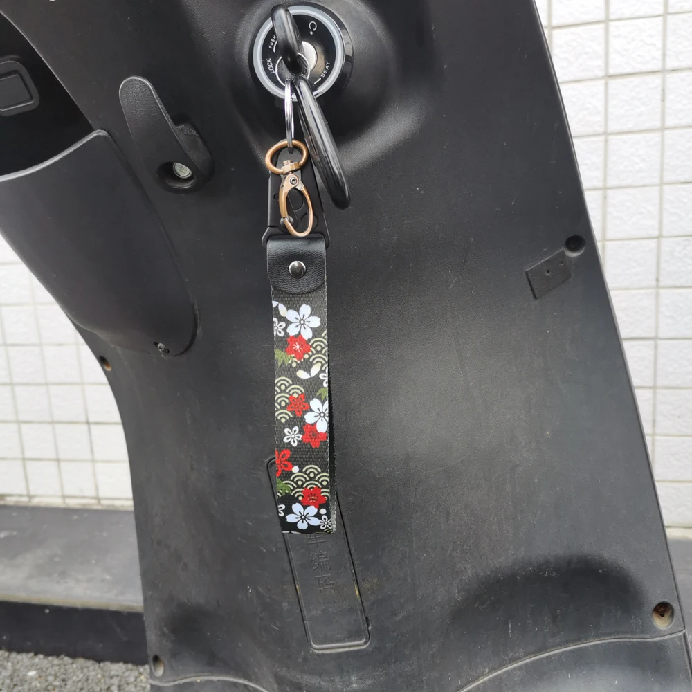 Japanese Style Key Ring Short Lanyard Kimono Pattern Graffiti Keychain Sakura JDM Key Tag Key Pendant Car Motorcycle Accessories view 4