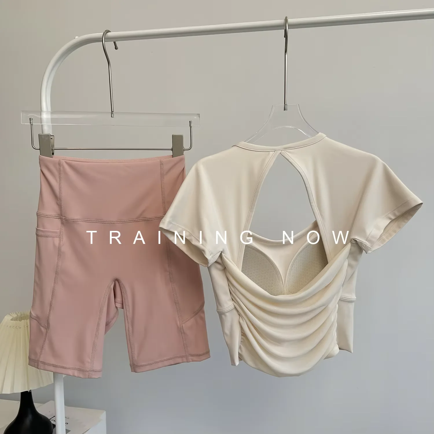 

Yoga suit women's high-end sports tops quick-drying short-sleeved slimming running Pilates training fitness clothes summer