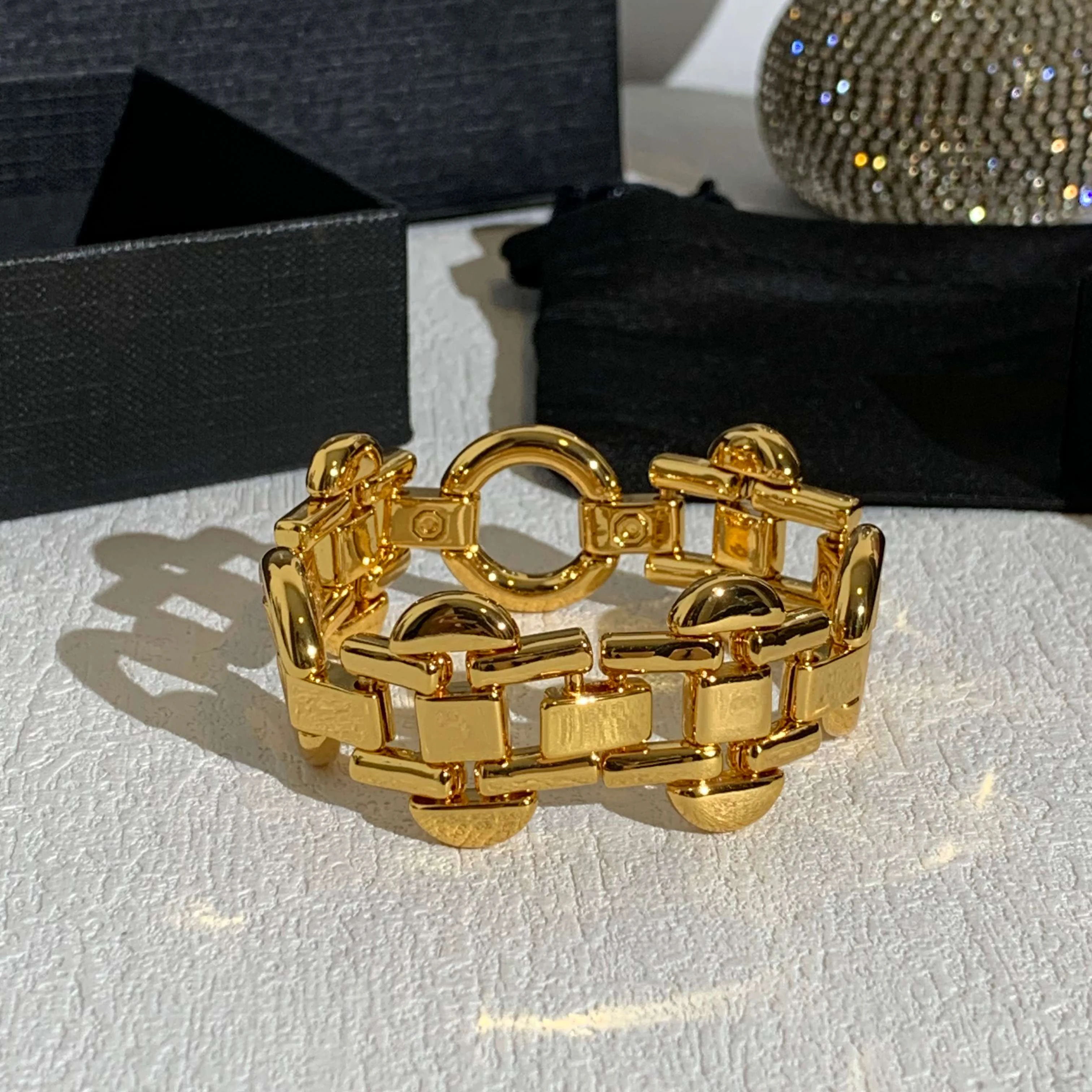 

New Europe America Fashion Designer Brand Geometric Gold Bracelet Woman Luxury Popular Jewelry Accessories