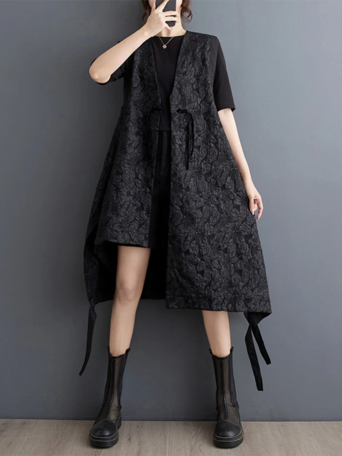 

Новый летний женский модный кардиган-жилет свободного кроя 2025 года, универсальный, широкий, без рукавов, легко сочетается с другими предметами гардероба.