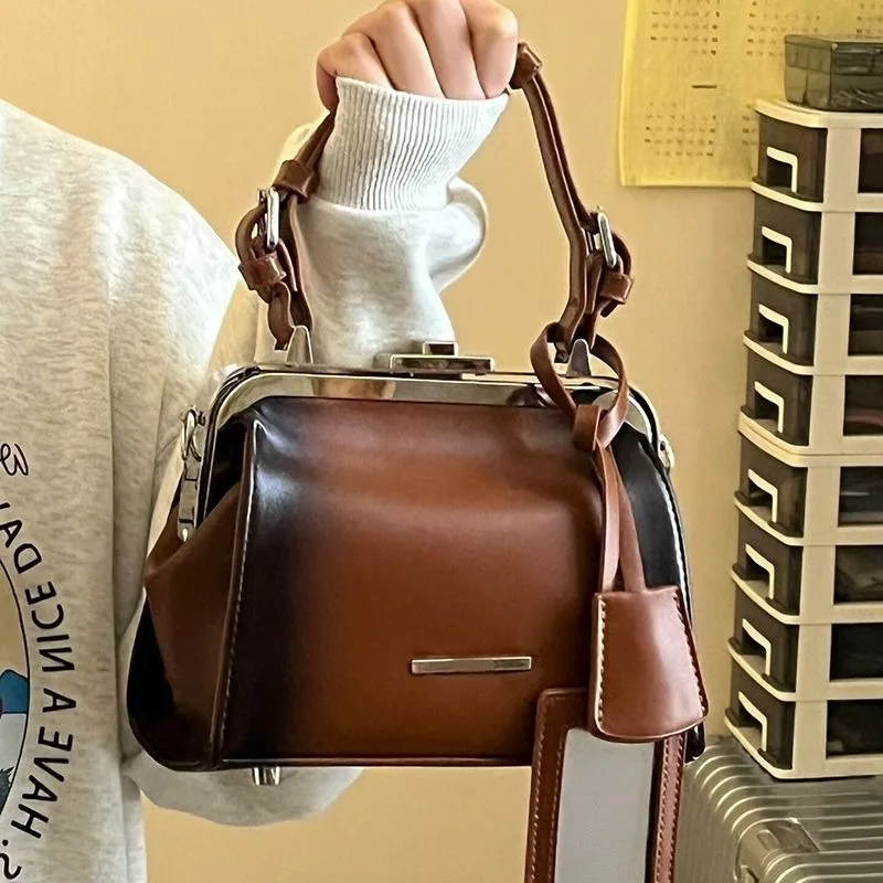 

Оригинальная нишевая сумка в стиле ретро с металлическим зажимом, модное зеркало, универсальная сумка большой емкости с ручкой, косая сумка, изысканная индивидуальность