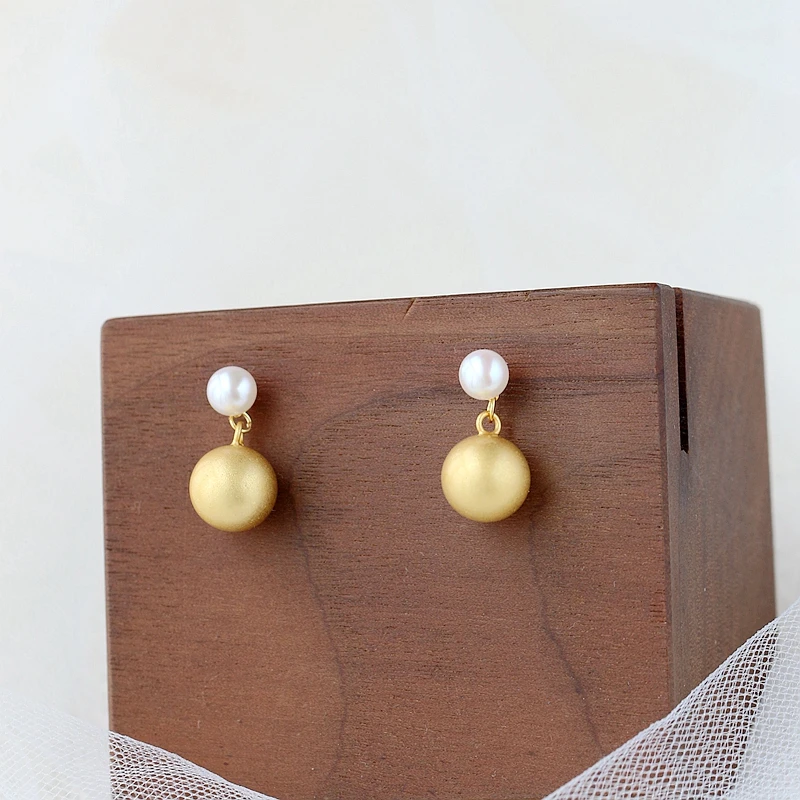 Minimalist 925 Sterling Silver Earring Inlaid Natural Freshwater Pearl 18K Gold Plated Hollow Ball Earring for Women Daily Wear
