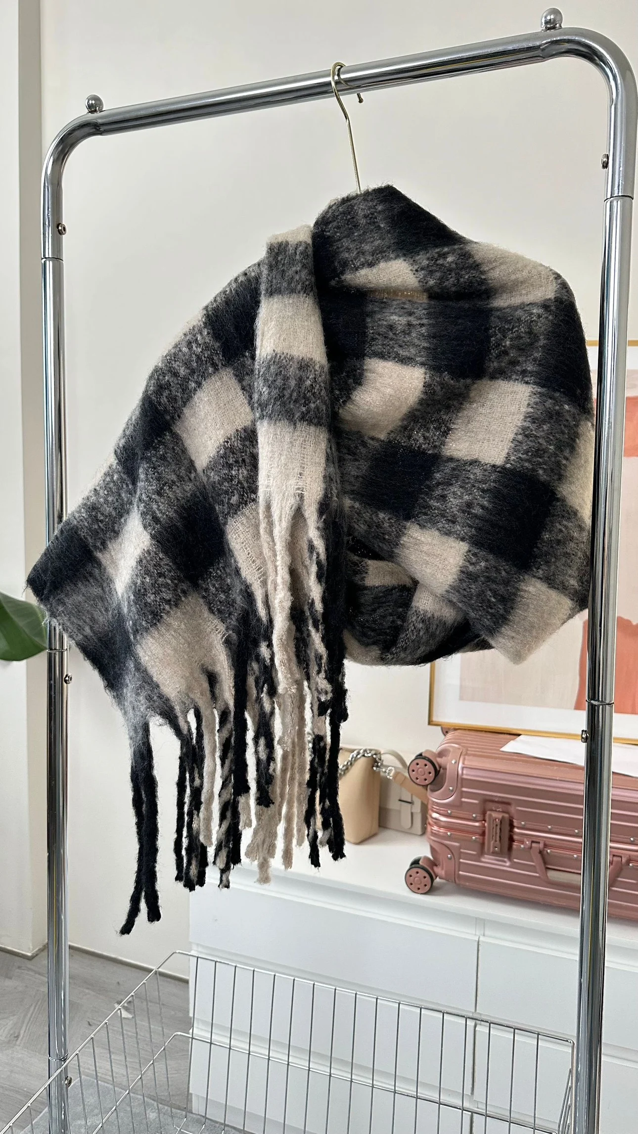 

Women's Scarf Black and White Plaid Color Matching Thickened Warm with Tassel Imitated Mohair AutumnWinter Unisex Shawl Dual-Use