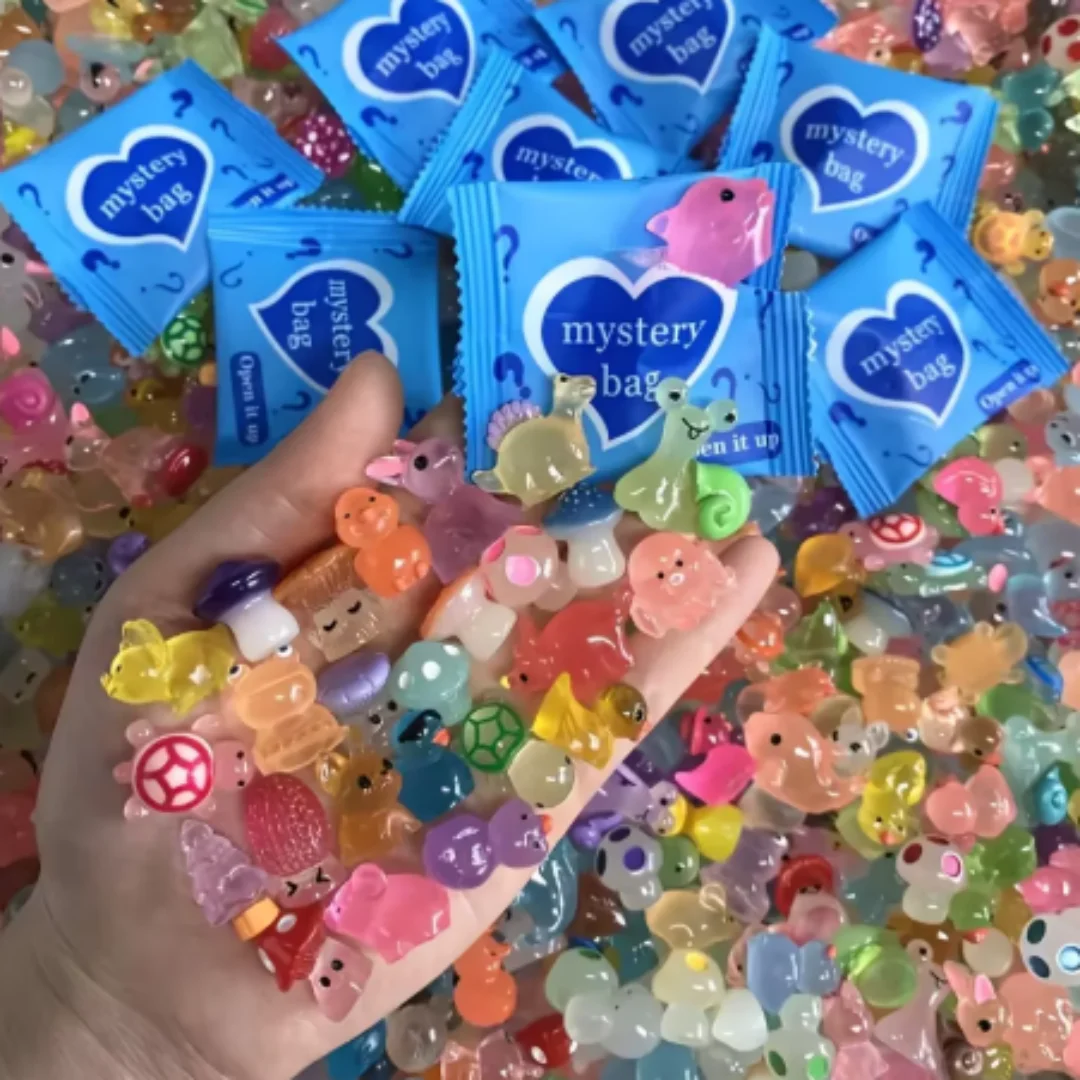 

60 шт. светящихся в темноте миниатюрных фигурок животных и грибов из смолы в пакетах-сюрпризах, декор для сказочного сада, микроландшафт, подарок на день рождения