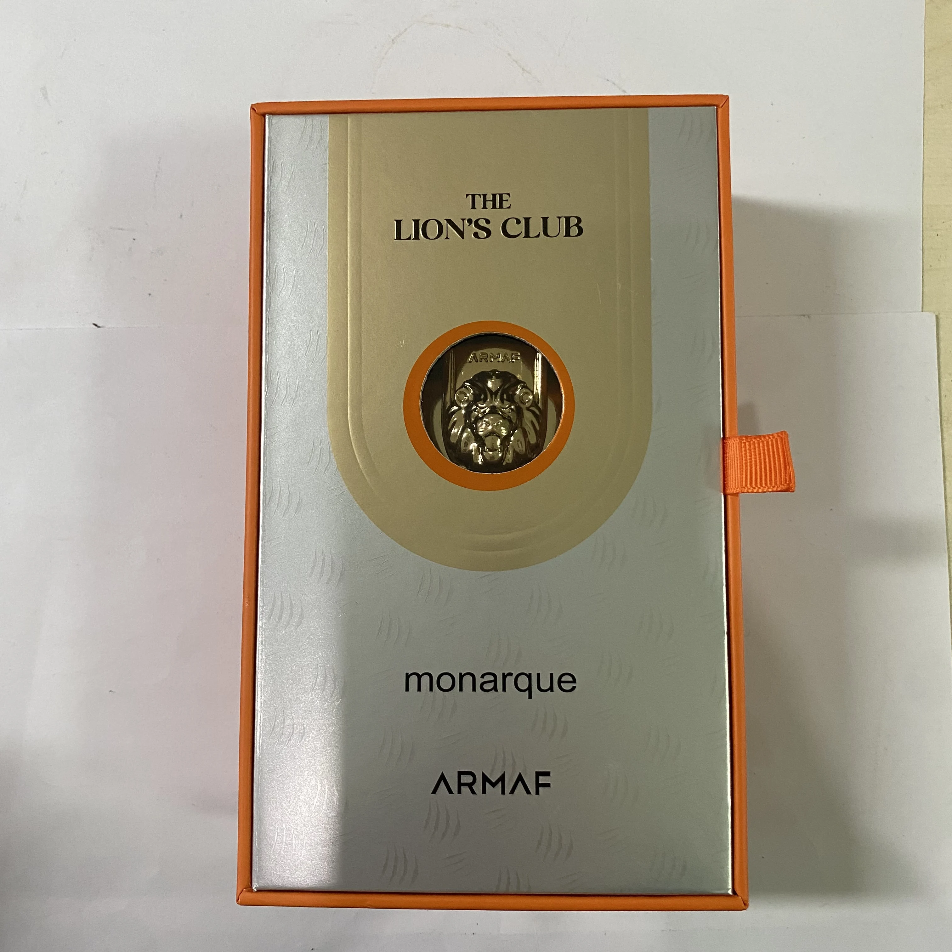 

Роскошный аромат The Lion's Club Monarque от Armaf, 100 мл (3.4 унции), премиальный мужской подарочный парфюм с насыщенным пряным ванильно-мускусным ароматом.