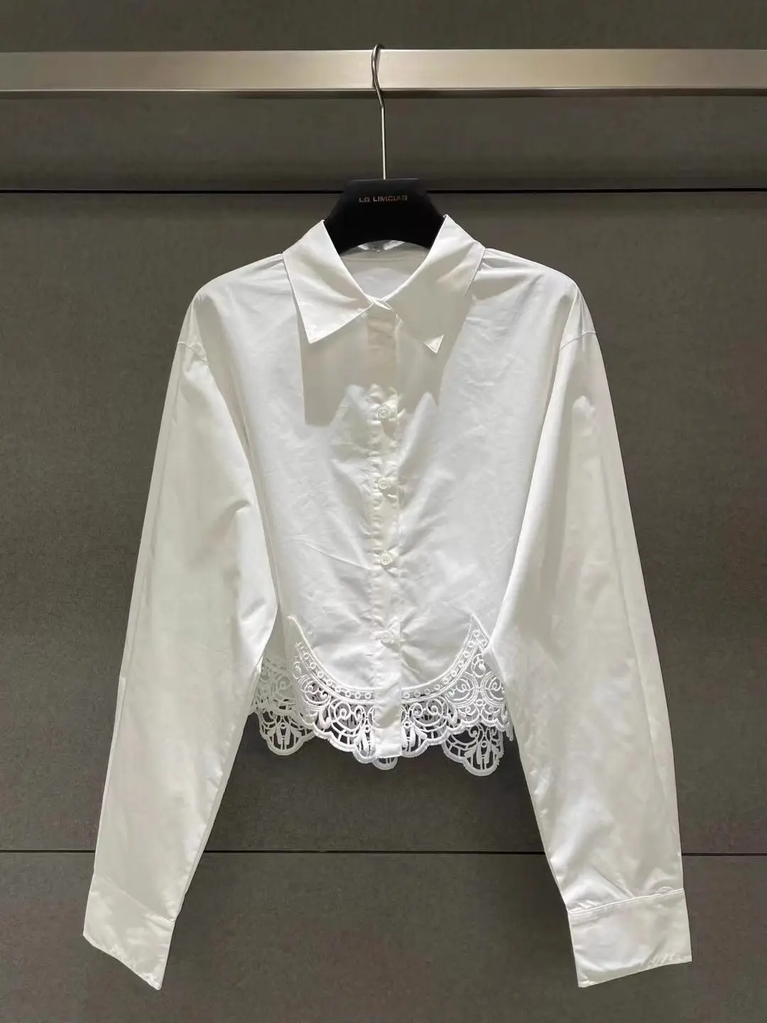 Blusa de manga comprida de cor sólida de crochê vazada para mulheres com alta qualidade e elegante adequada para agasalhos e camadas