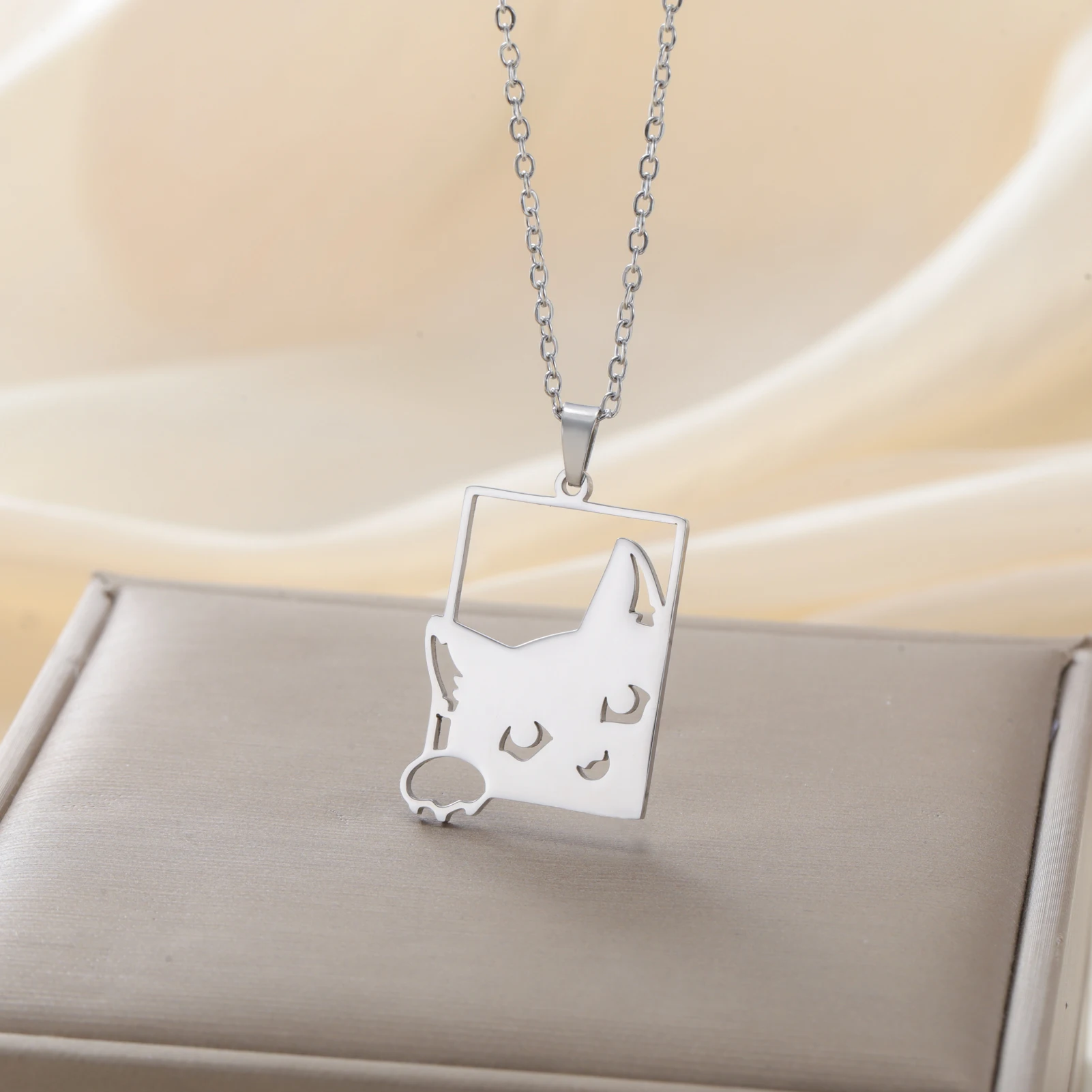 COOLTIME Halskette mit quadratischem Anhänger für Katzen und Kätzchen, Edelstahl, niedliche Katzenpfote, lustige Halskette, Schmuck, Geschenk für Familienmitglieder – Detail 2