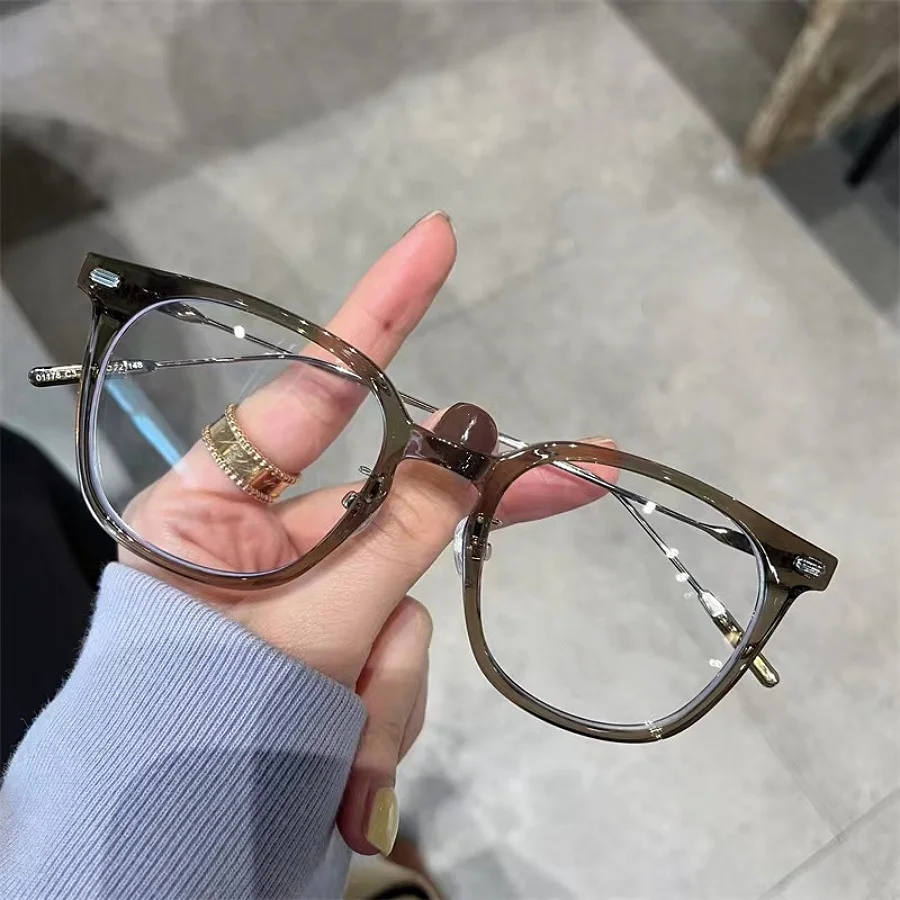 High-Appearance Glasses for Women with a Versatile and Unique Rivet Design, Suitable for Daily Photography and Visual Protection