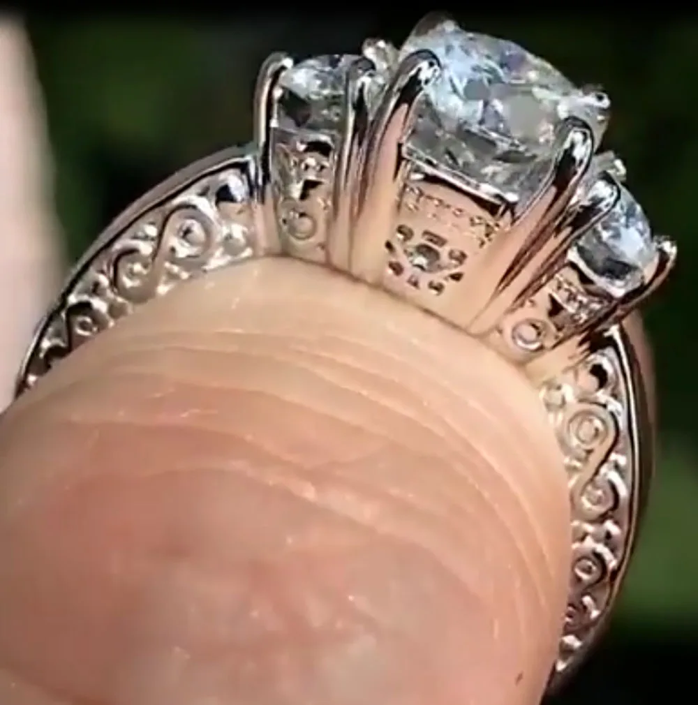 Custom Solid 18K White Gold Women Wedding Party Anniversary Engagement Ring 1 2 3 4 5 Ct Round Moissanite Diamond Ring Pattern