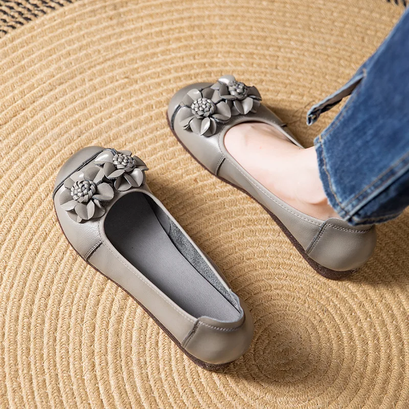 

2024 New retro flower flats womens slip on shallow shoes ladies handmade cow leather moccasins woman driver shoes grandma flats