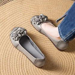 2024 New retro flower flats womens slip on shallow shoes ladies handmade cow leather moccasins woman driver shoes grandma flats