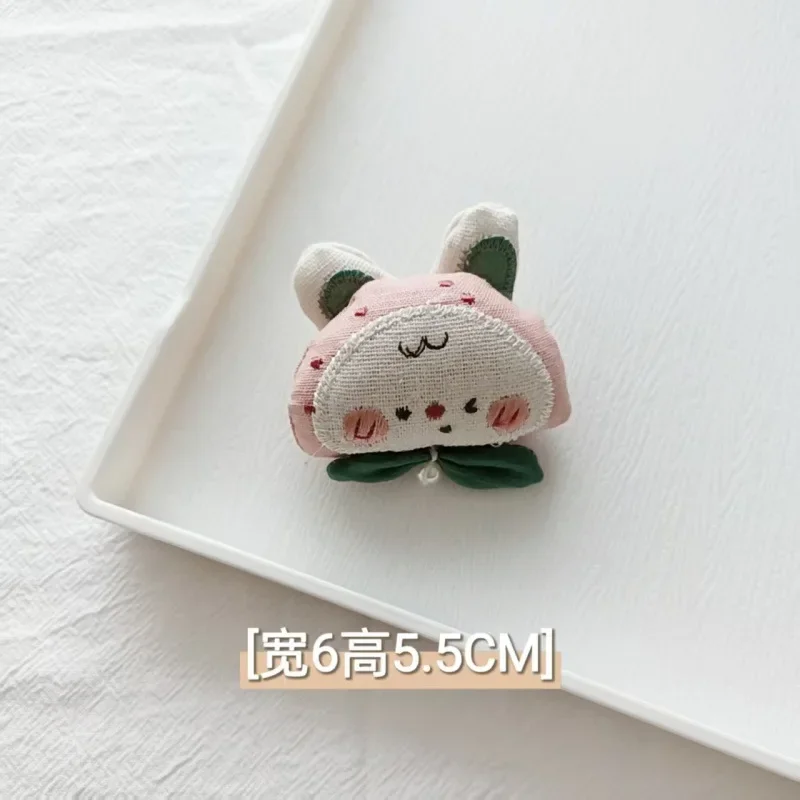 

Набор брошей ручной работы из ткани в виде животных 2025: Новые милые броши-зайчики, уточки, яблоки для украшения сумок, модный аксессуар