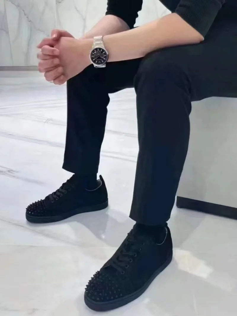 

2025 New Black White Couple Casual Sports Shoes Round Toe Flat Lace-Up Rivet Decoration Street Punk Daily Office Men Women Shoes