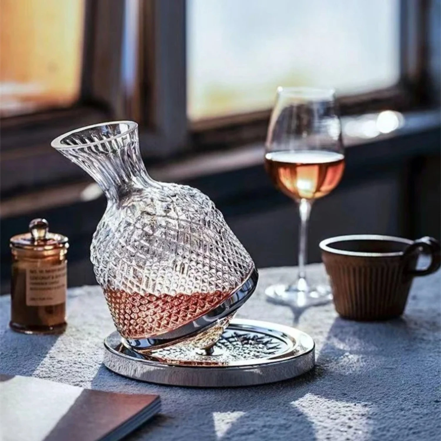 

High Grade Crystal Glass Rotating Decanter Tumbler 1500ml Decanter Wine Dispenser Aerator Mirror Jug Gift Decoration