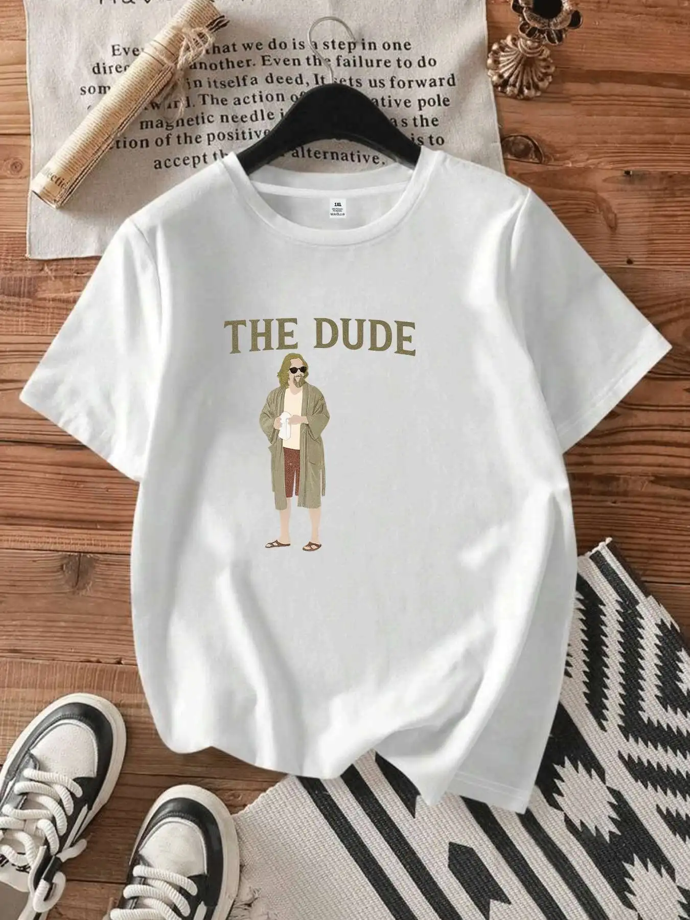 【10114128】 تي شيرت نسائي مقاس كبير برقبة دائرية وأكمام قصيرة مع نصف كم مرن ومطبوعات عصرية