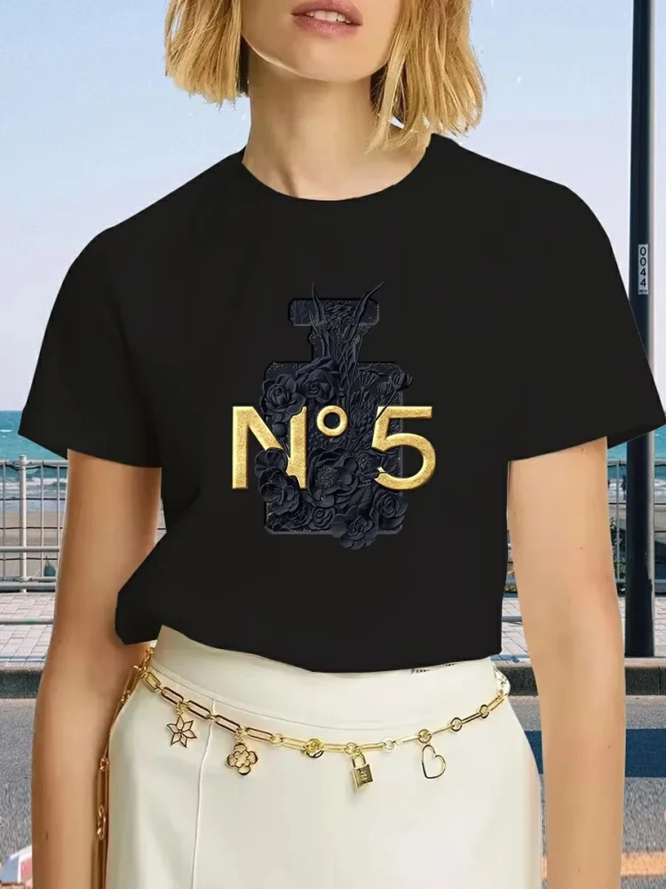 تي شيرت نسائي، عصري ومتعدد الاستخدامات، على أجهة الاتجاهات