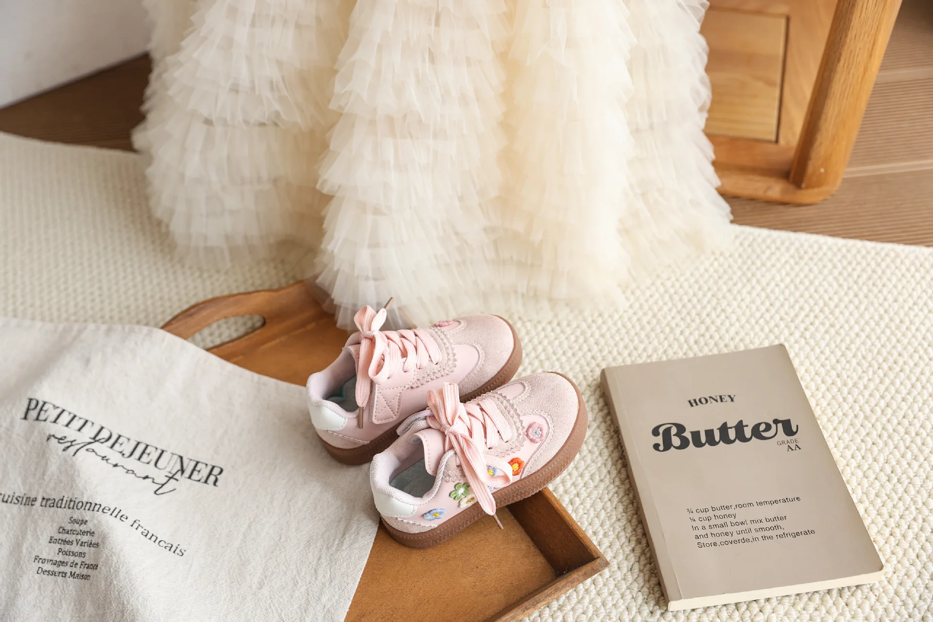 2026 Flache Schuhe für Mädchen, Frühling-Herbst Mode, Applikationen, Atmungsaktiv, Bestickte Blumen, Schnürsenkel, Lässige Komfort-Sneaker – Detail 7