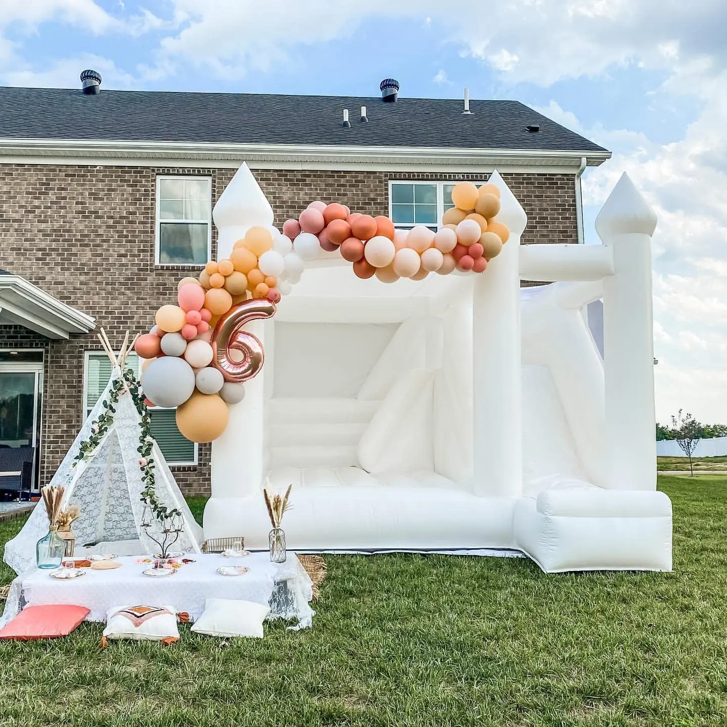 

Белый детский надувной дом для вечеринки с воздуходувкой, свадебное украшение с белым замком для игр на открытом воздухе