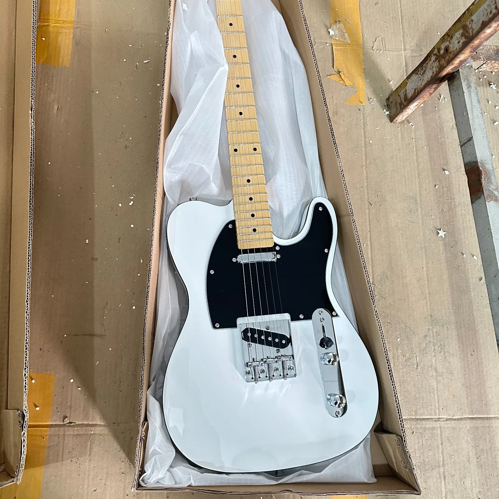 Custom White Style Guitar Maple Fretboard Maple Neck