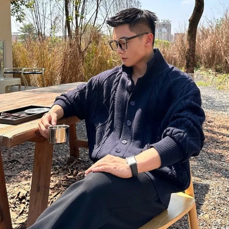 Engrossado masculino 2025 novo botão aw cabo malha cardigan coreano solto ajuste todos os jogos cor sólida casual sair volta camisola outerwear