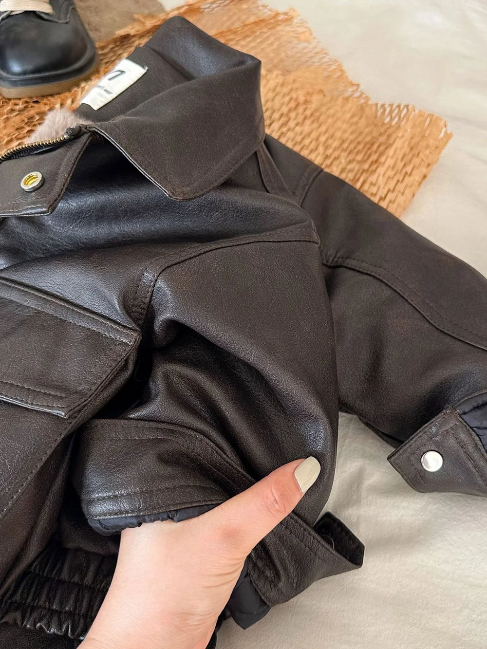 Fashion Children Solid Handsome Leather Jackets 2023 Baby Boys Girls Lapel Fleece Thick Clothing Winter Warm Windproof Outerwear