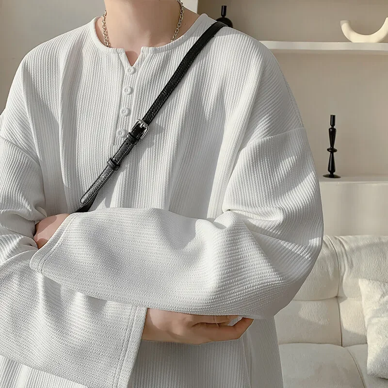 Pop White Long Sleeved T-shirt Men Oversized Fashion Casual V-neck T Shirt Streetwear Korean Loose Pleated T Shirt Mens Clothing