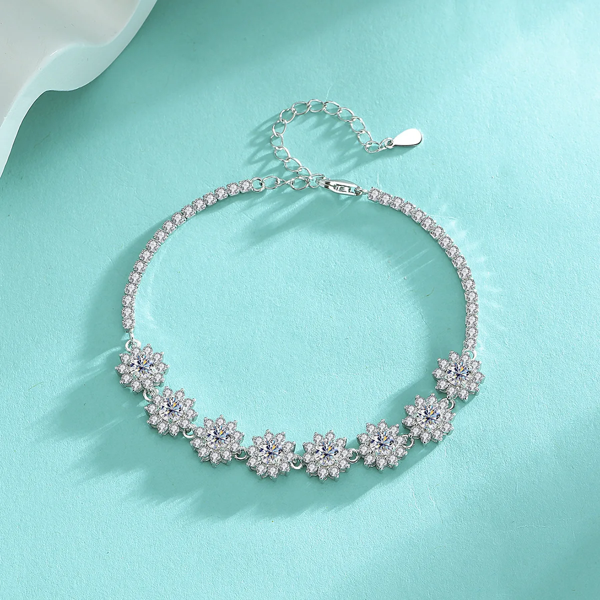 

Браслет из белого золота 18 карат с подсолнухом Ins Niche 2,4 карата Муассанит Полный бриллиант Цветок Платина Pt950 Браслет Подарок подруге