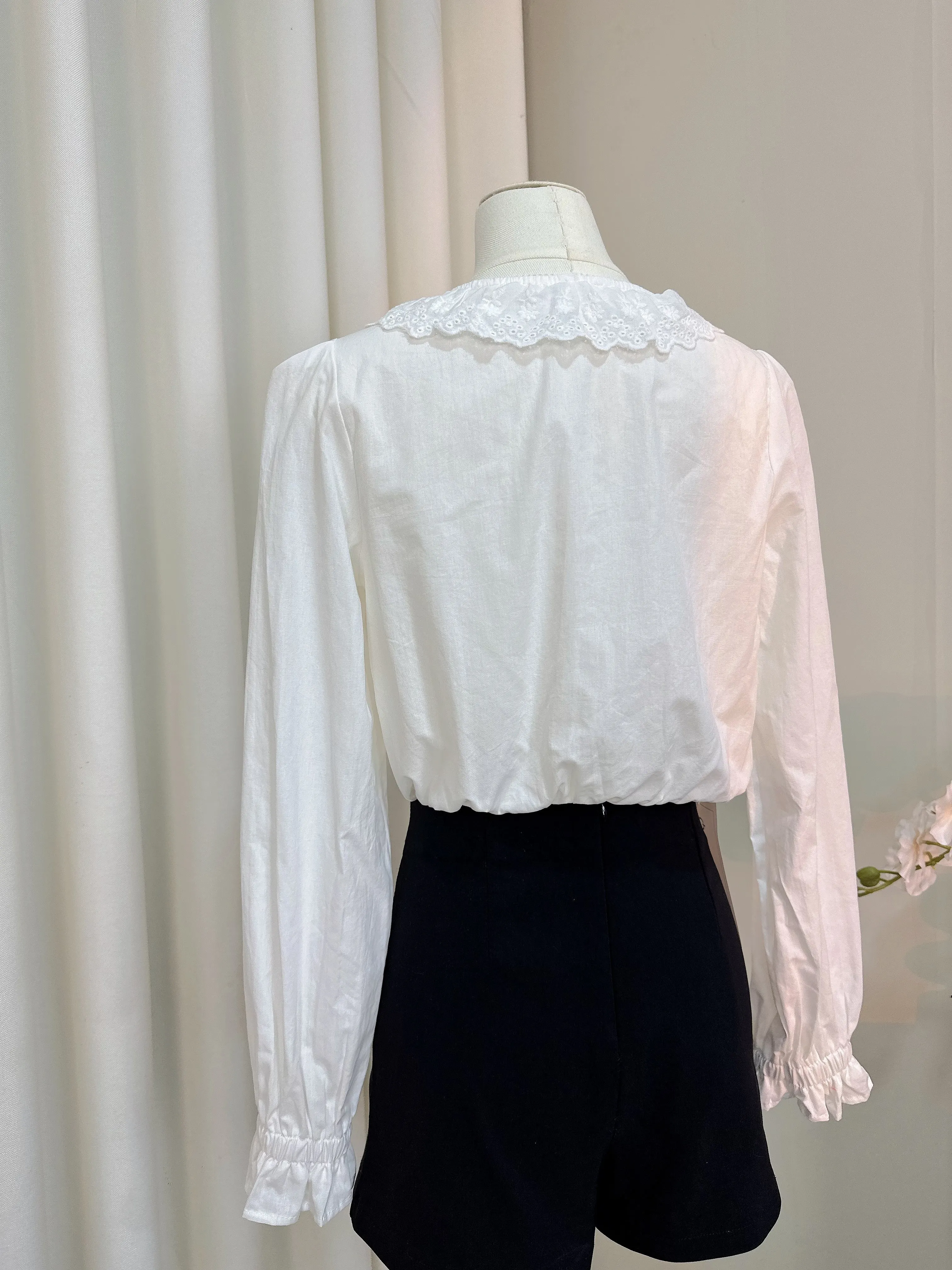 بلوزات نسائية فرنسية أنيقة للمكتب مكشكشة بتصميم أبيض غير رسمي بلوزة هاراجوكو كورية شعبية ملابس نسائية أنيقة بأكمام طويلة #4