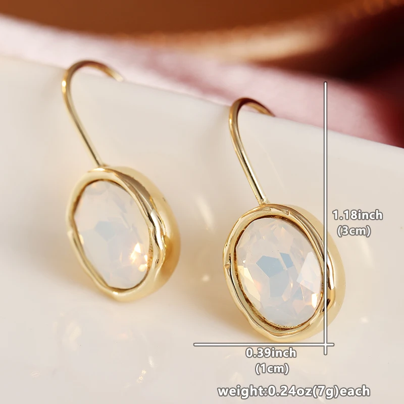 Klassische, mit weißen Steinen besetzte, baumelnde Damenohrringe, trendige goldene Farbe, geometrisch, für den täglichen Gebrauch, Partyschmuck, Jubiläumsgeschenk – Detail 3