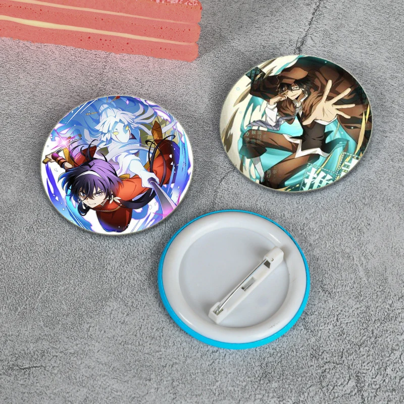 Bros cetak HD anjing Bungo Stray 58mm bros detektif bersenjata Anime kartun perhiasan pin kerah tampilan bulat Dazai Osamu