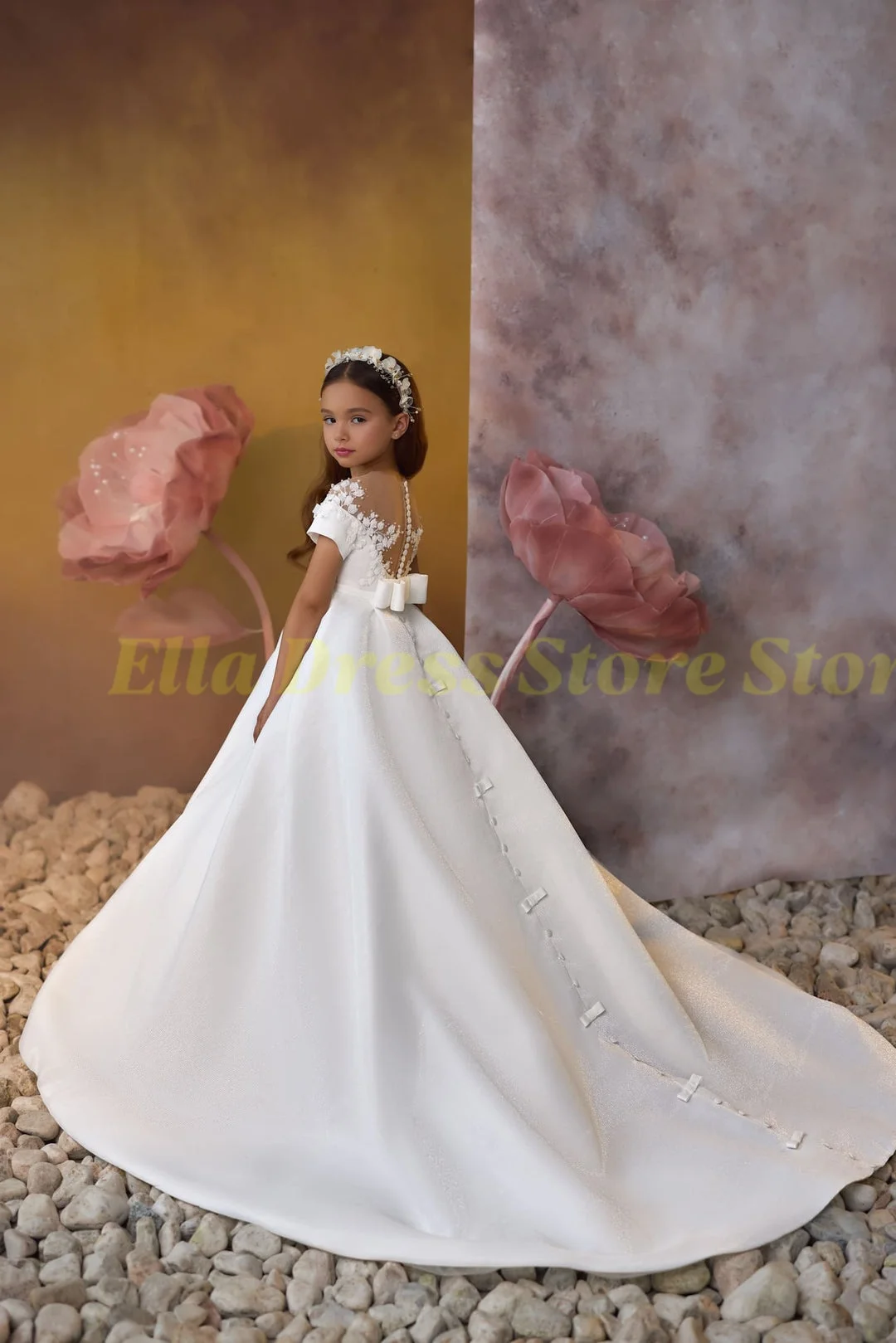 Weiße Blumenmädchenkleider für Hochzeiten, bodenlange Satin-Kleider für Mädchen, Baby-Mädchen-Ballkleid für Fotoshootings, Prinzessinnenkleider für die Erstkommunion – Detail 2