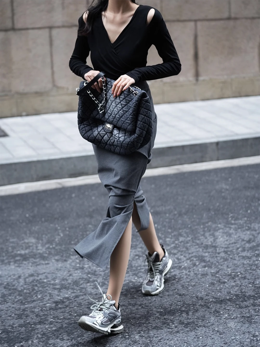 

Luna7xi Bla Hollow out V-Ne Knitwear Spring 2026 New Sle Base irt Design Sensation oulder Exposure Top Korean Sle...