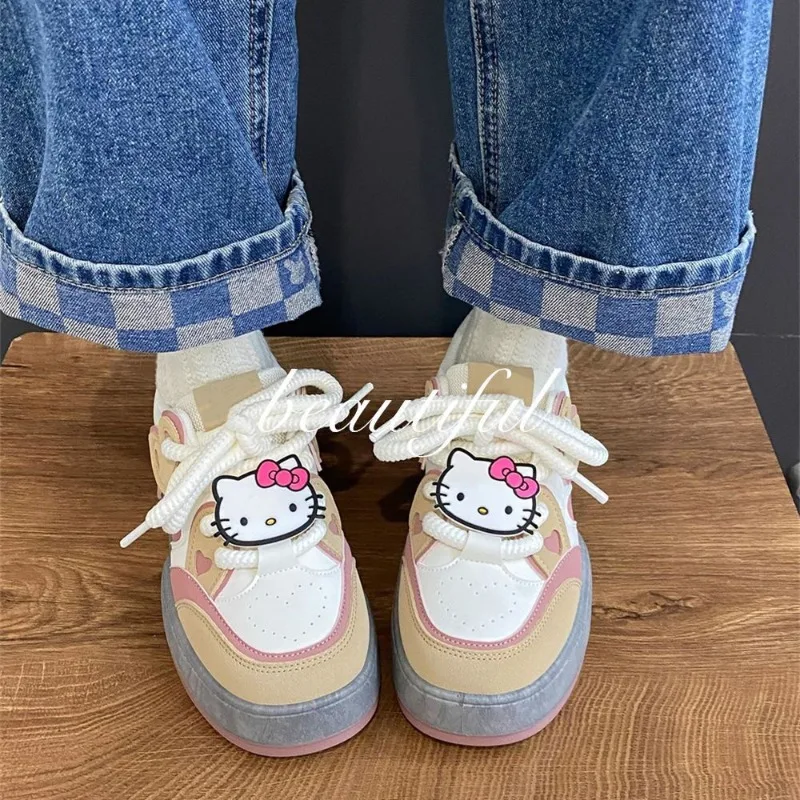 Retro giapponese originale Sanrio Hello Kitty scarpe da tavola primavera nuove scarpe con plateau versatili scarpe da ginnastica Casual scarpe firmate da donna