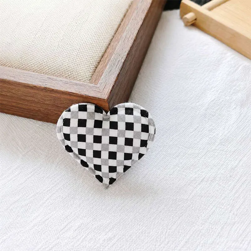 100 Stück 3,5x3,7cm Gemusterte Herz-Applikationen zum Aufnähen für Kleidung, Hüte, Schuhe, Haarschmuck, Haarspangen, Schleifendekoration – Detail 7